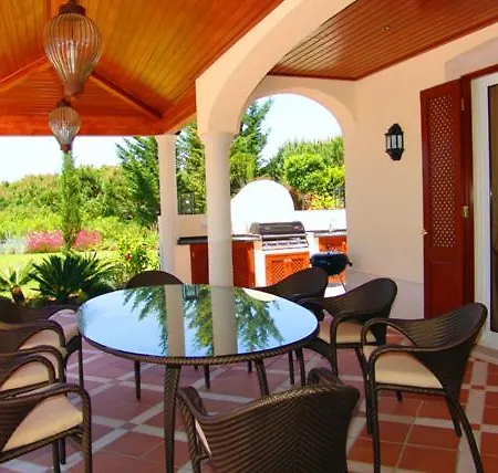 Sleeps 8 Pool Air Con Wifi