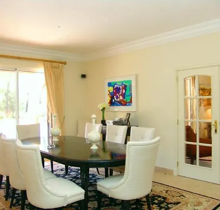 Sleeps 8 Pool Air Con Wifi