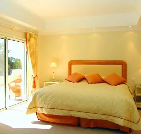 Villa Sleeps 8 Pool Air Con Wifi *